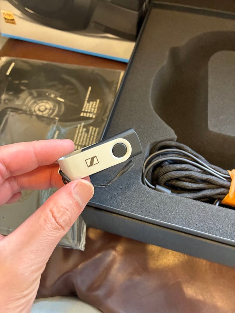 ゼンハイザー HD820 SENNHEISER