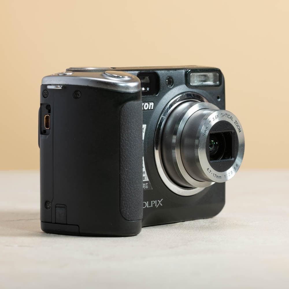【訳アリ】Nikon COOLPIX P50 ブラック スマホ転送OK　単3電池