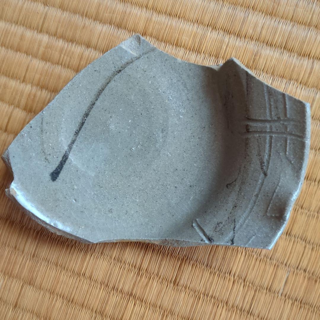 グレーの手作り陶器皿　古唐津の陶片　焼山窯発掘品　向附の欠片