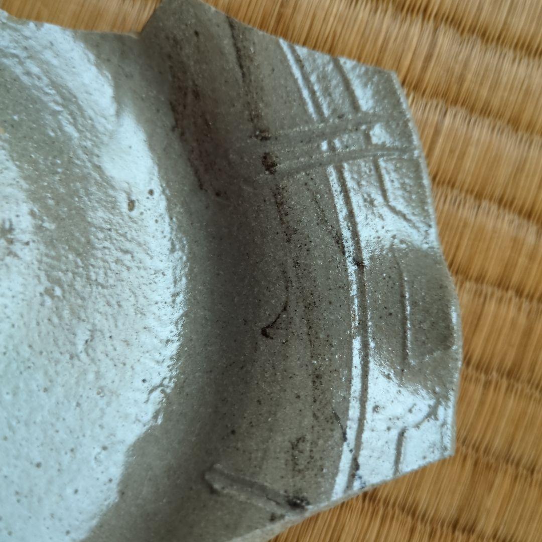 グレーの手作り陶器皿　古唐津の陶片　焼山窯発掘品　向附の欠片