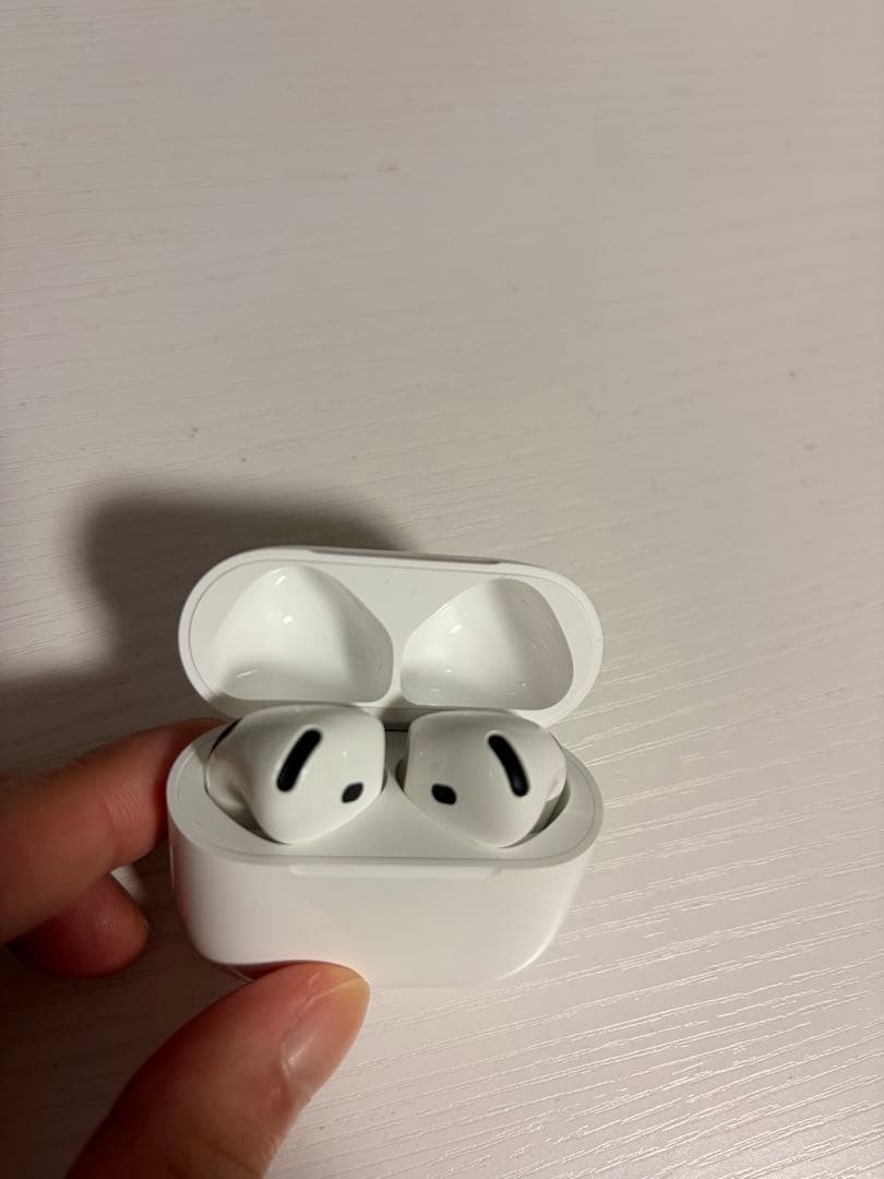 AirPods 第4世代（ANC / アクティブノイズキャンセリング搭載）