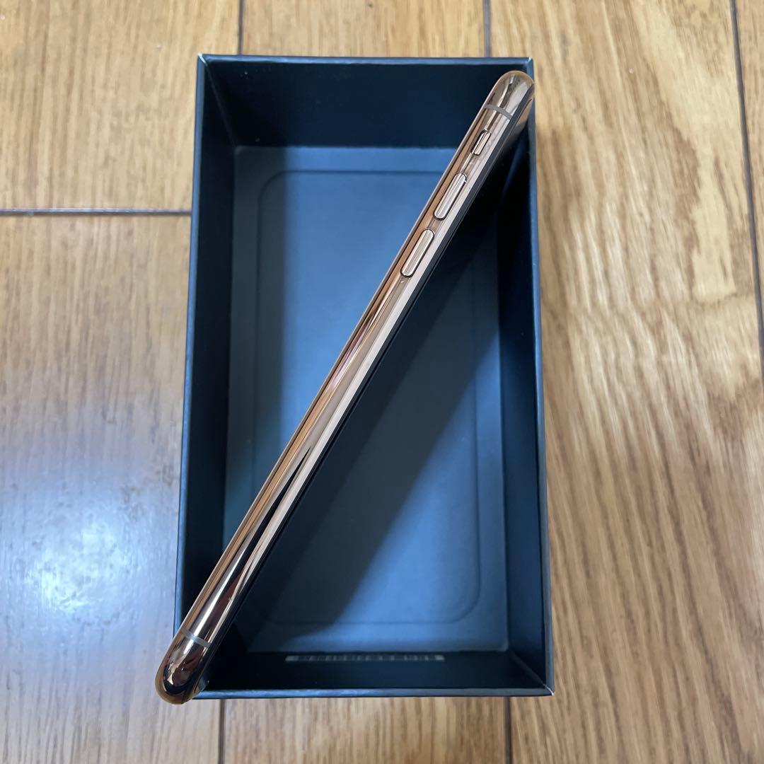 iPhone XS 64GB SIMフリー 保護フィルム & ケースつき