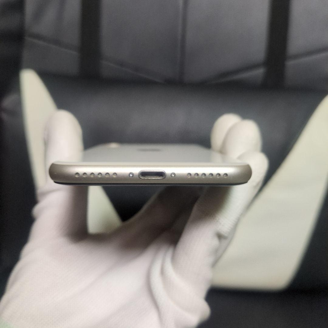 108 iPhone　se3 第3世代　64gb SIMフリー　白　ホワイト