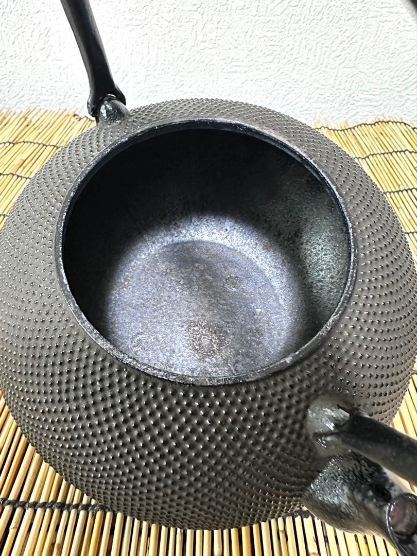ＵＳＥＤ、良品、供箱付　南部秀山堂 南部伝統工芸士 佐藤 勝弘造アラレ 南部鉄瓶