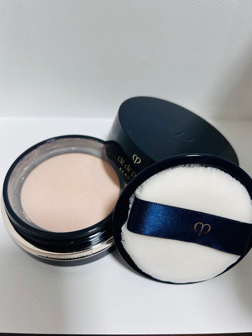 clé de peau ルースパウダー ライトミディアム　2