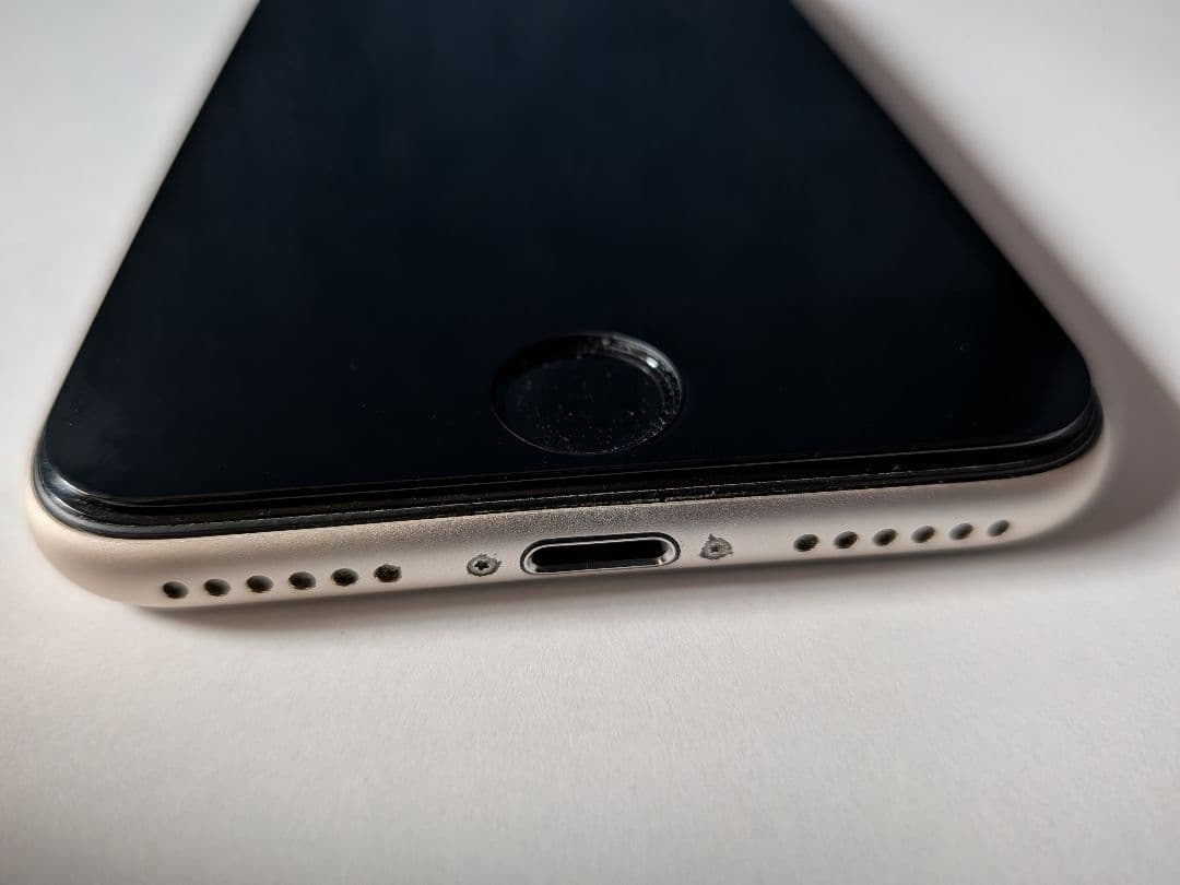iPhone SE3 128GB ホワイト SIMフリー 美品 ケース付