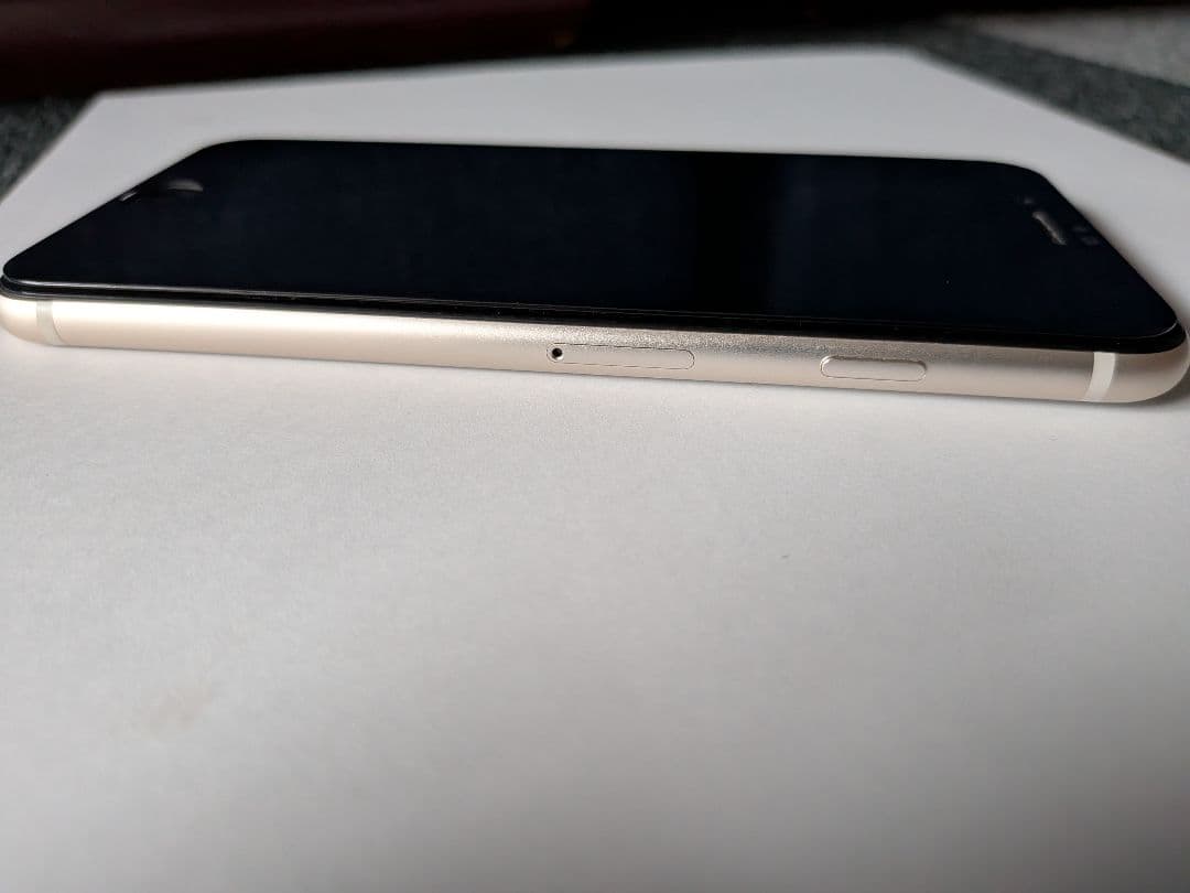 iPhone SE3 128GB ホワイト SIMフリー 美品 ケース付