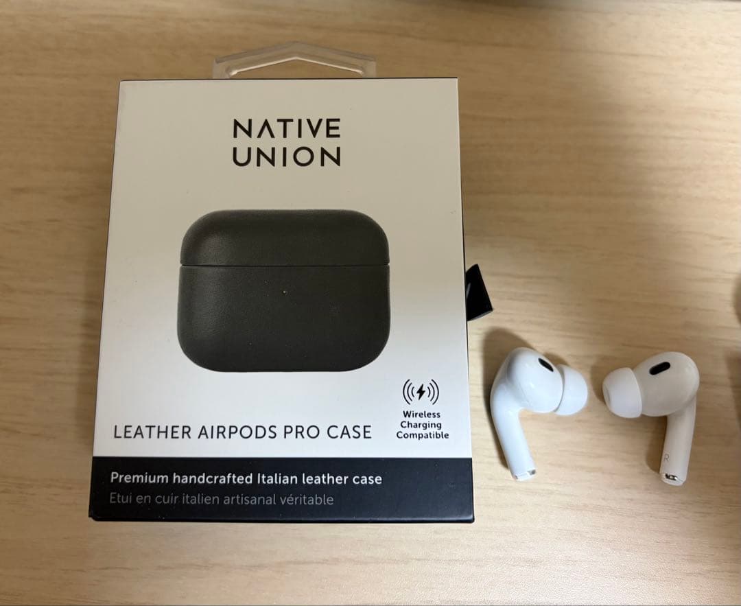 Apple AirPods Pro 2 純正　レザーケース付き