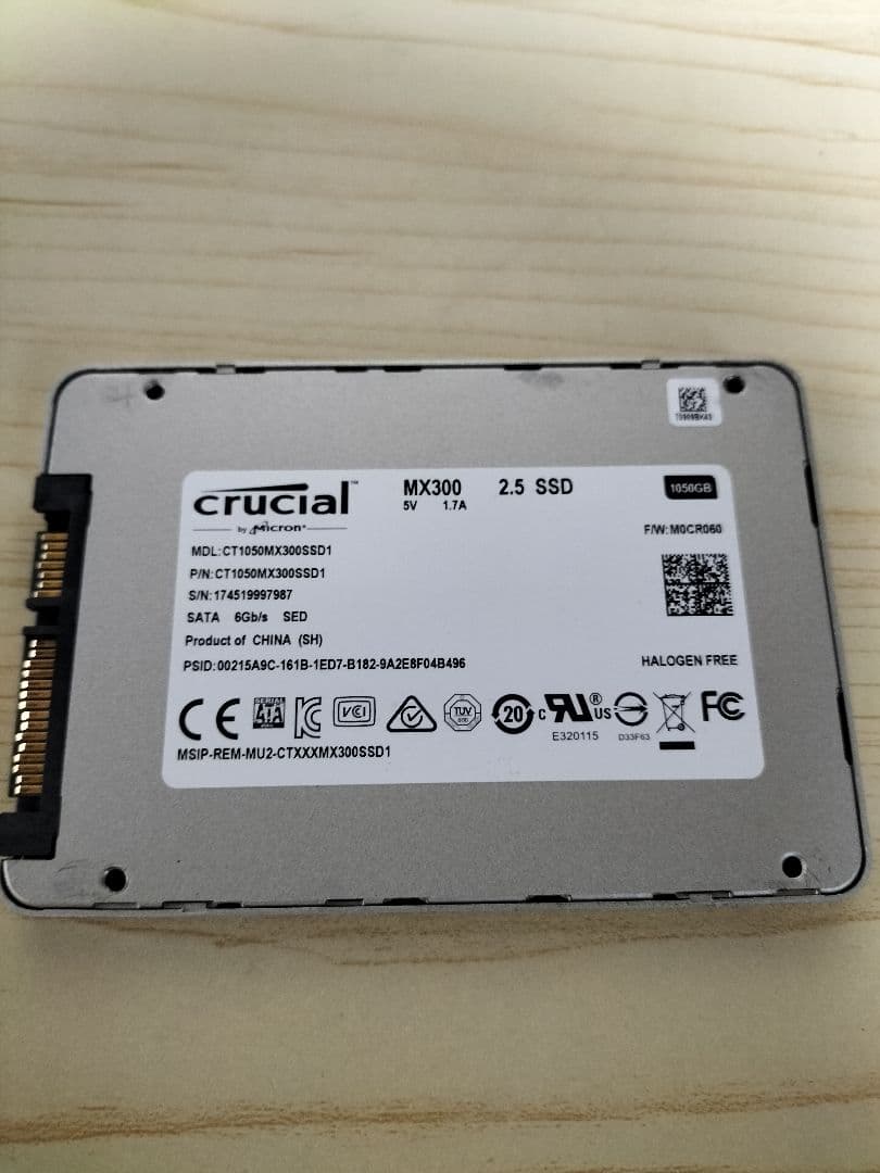 Crucial　2.5インチSSD　1TB　CT1050MX300SSD1