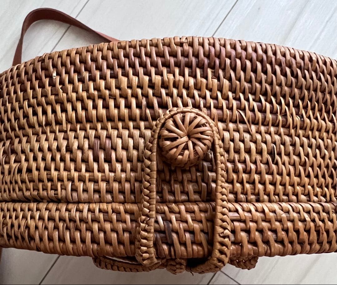 新品　アタ製ラウンドバッグ
