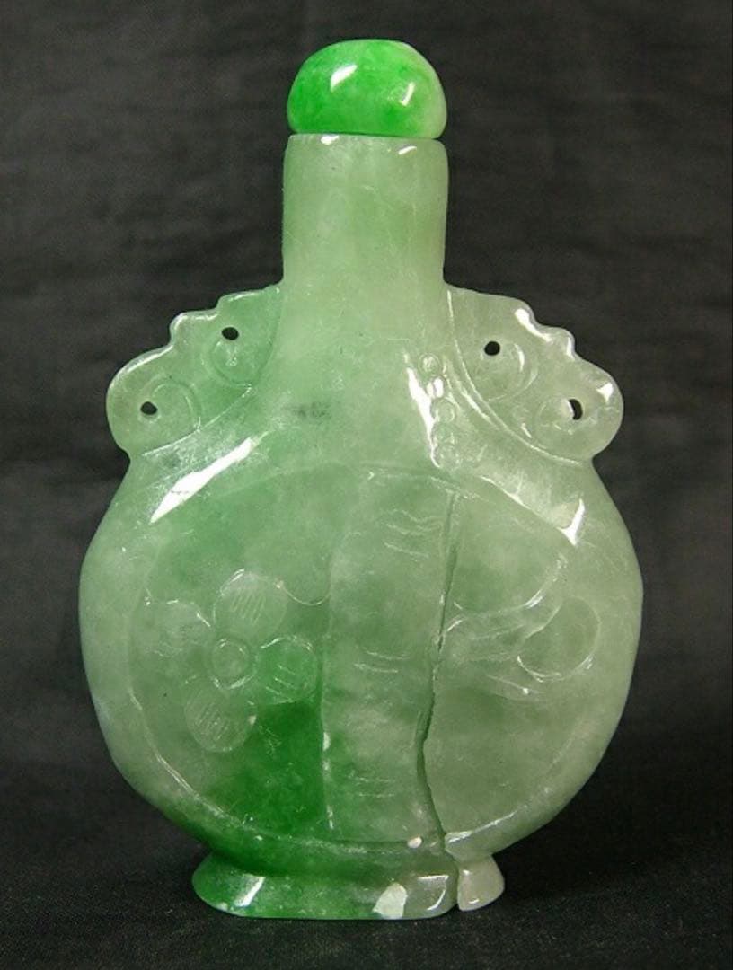 ミャンマー翡翠　鼻煙壷風置物（Snuff Bottle）