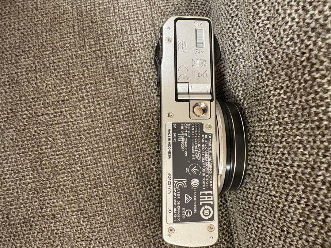 デジタルカメラ　オリンパスSH-1