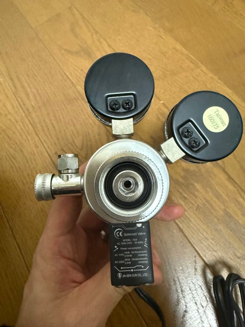 水草育成用 電磁弁付きレギュレーター　熱帯魚水槽