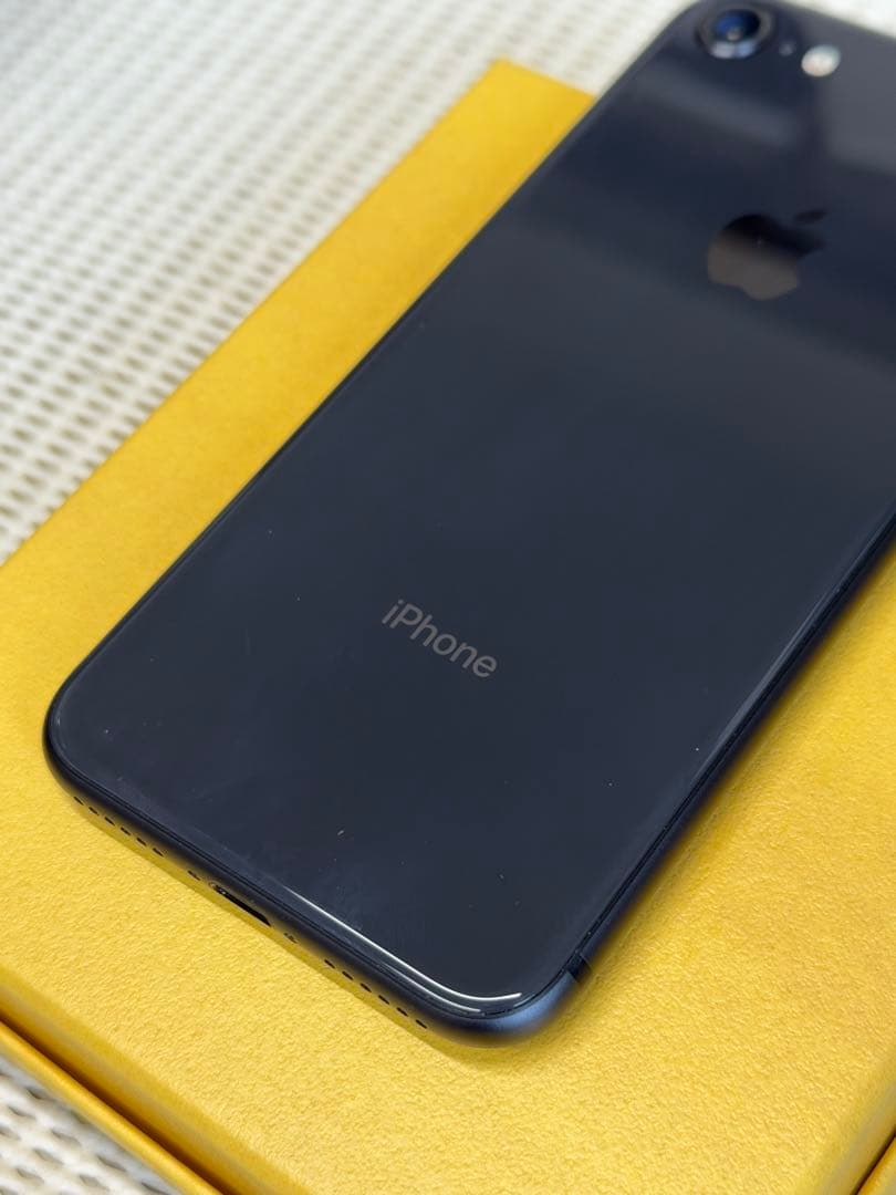 バッテリー残量85％　iPhone 8 スペースグレイ 64 GB　本体のみ