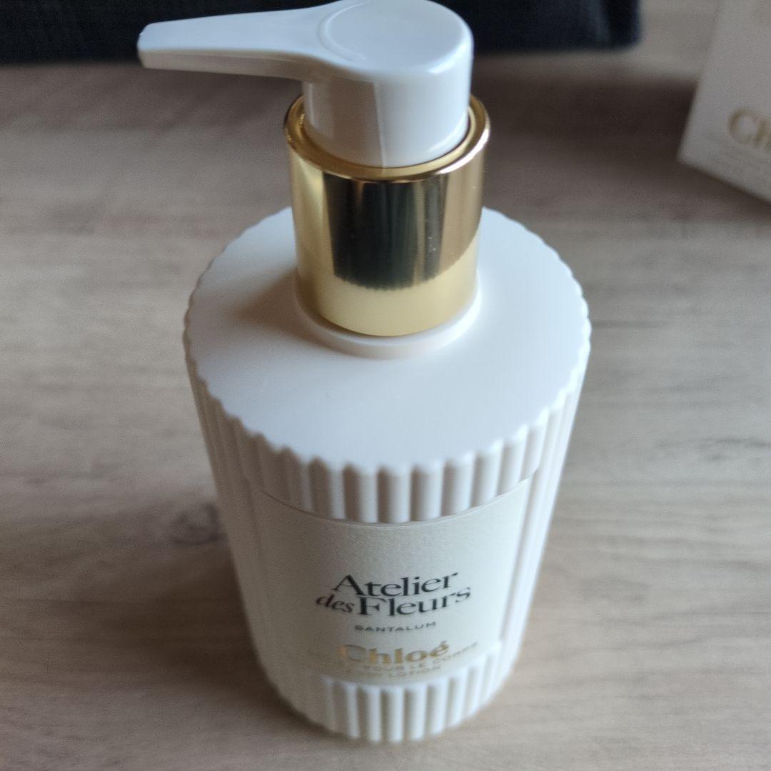 クロエ アトリエ デ フルールサンタロム パフュームドボディローション300ml