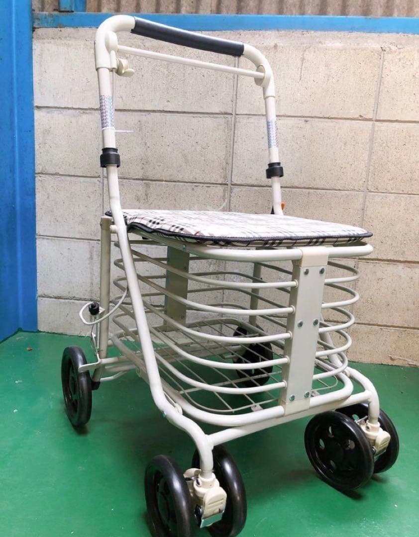 展示品　座れる シルバーカー　SGマーク 腰かけ コンパクト 折りたたみ 完成品