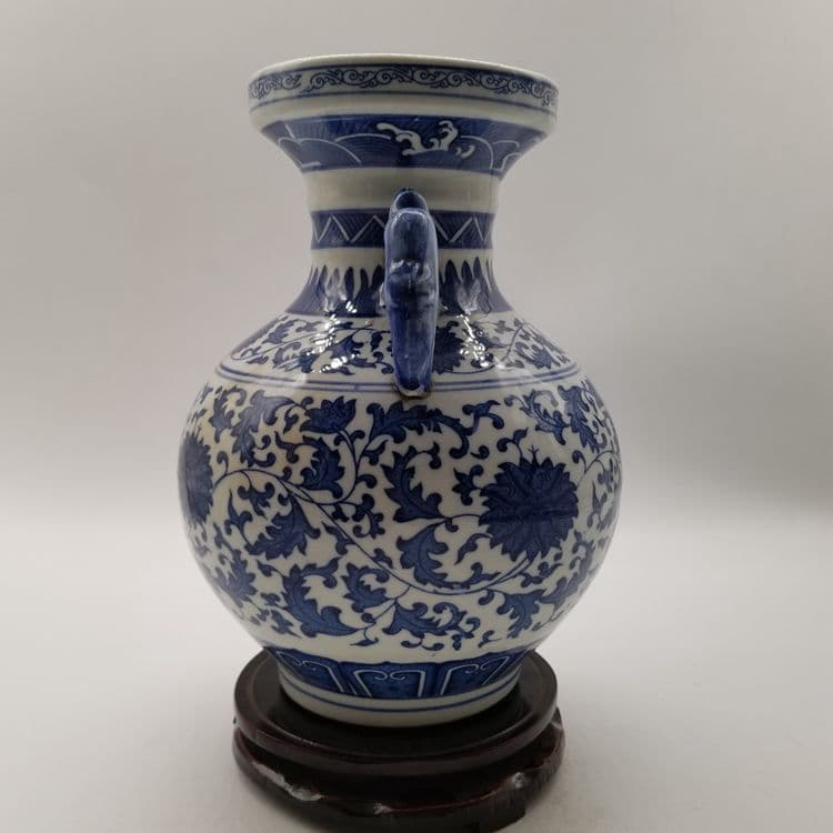 清乾隆青花纏枝花両耳賞瓶 花瓶 景徳鎮 陶磁器 装飾品 現代工芸品 美術品 置物