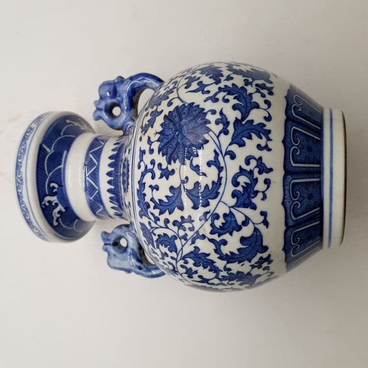 清乾隆青花纏枝花両耳賞瓶 花瓶 景徳鎮 陶磁器 装飾品 現代工芸品 美術品 置物
