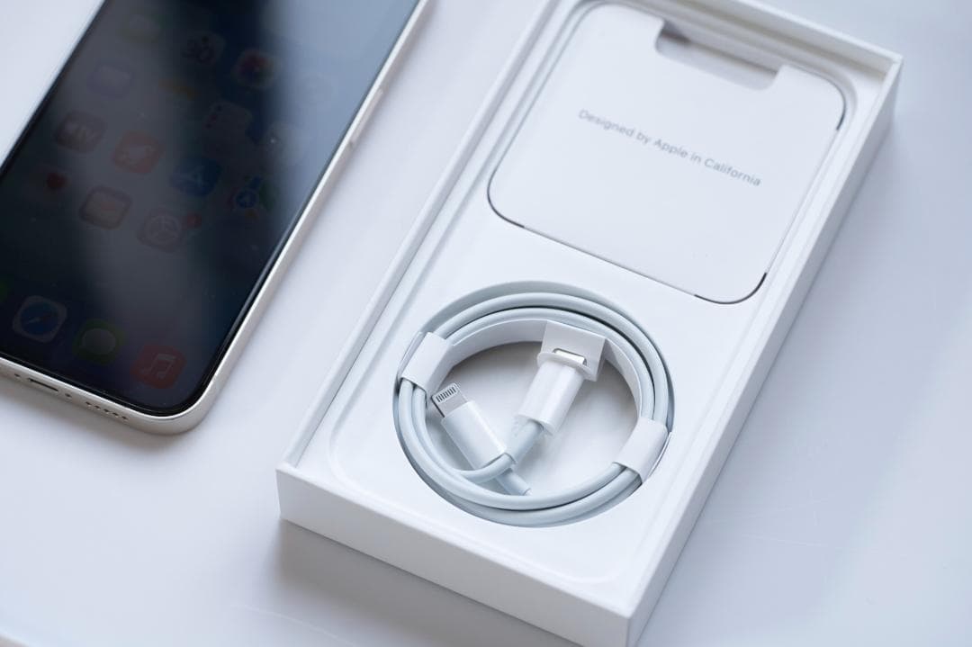 香港版 iPhone 13 128GB デュアルSIM SIMフリー ホワイト+