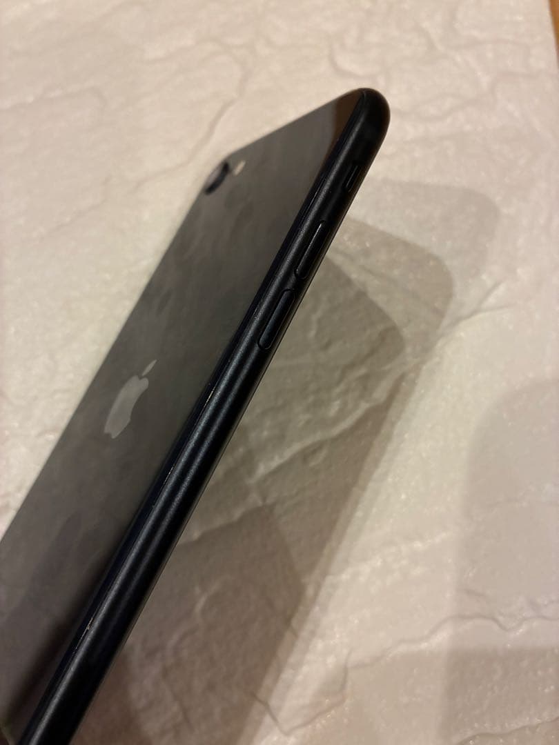 Apple iPhone SE (第3世代) 本体