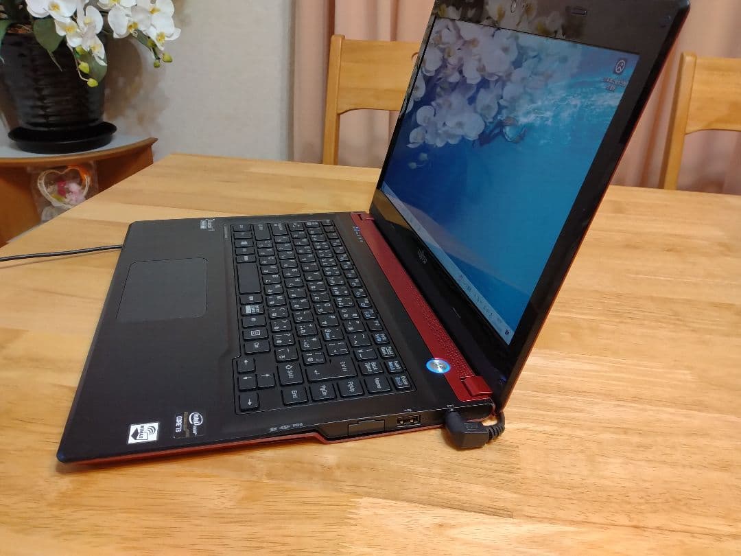 処分価格☆富士通 UH55/K i3-3277U 4GB SSD128
