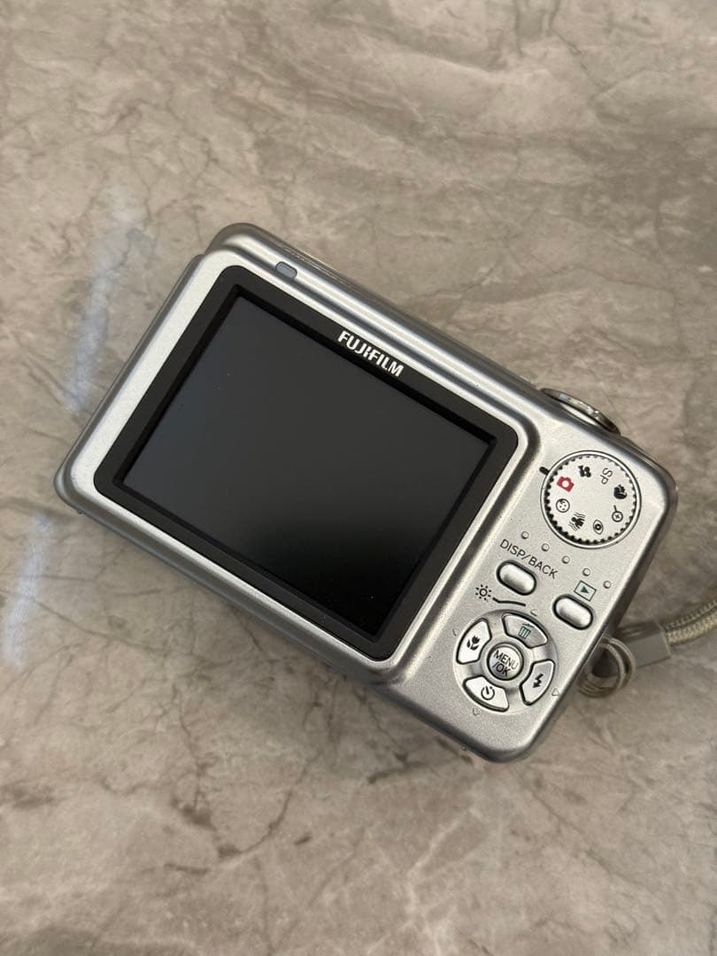 美品！即発送！FUJIFILM Finepix A800 デジタルカメラ
