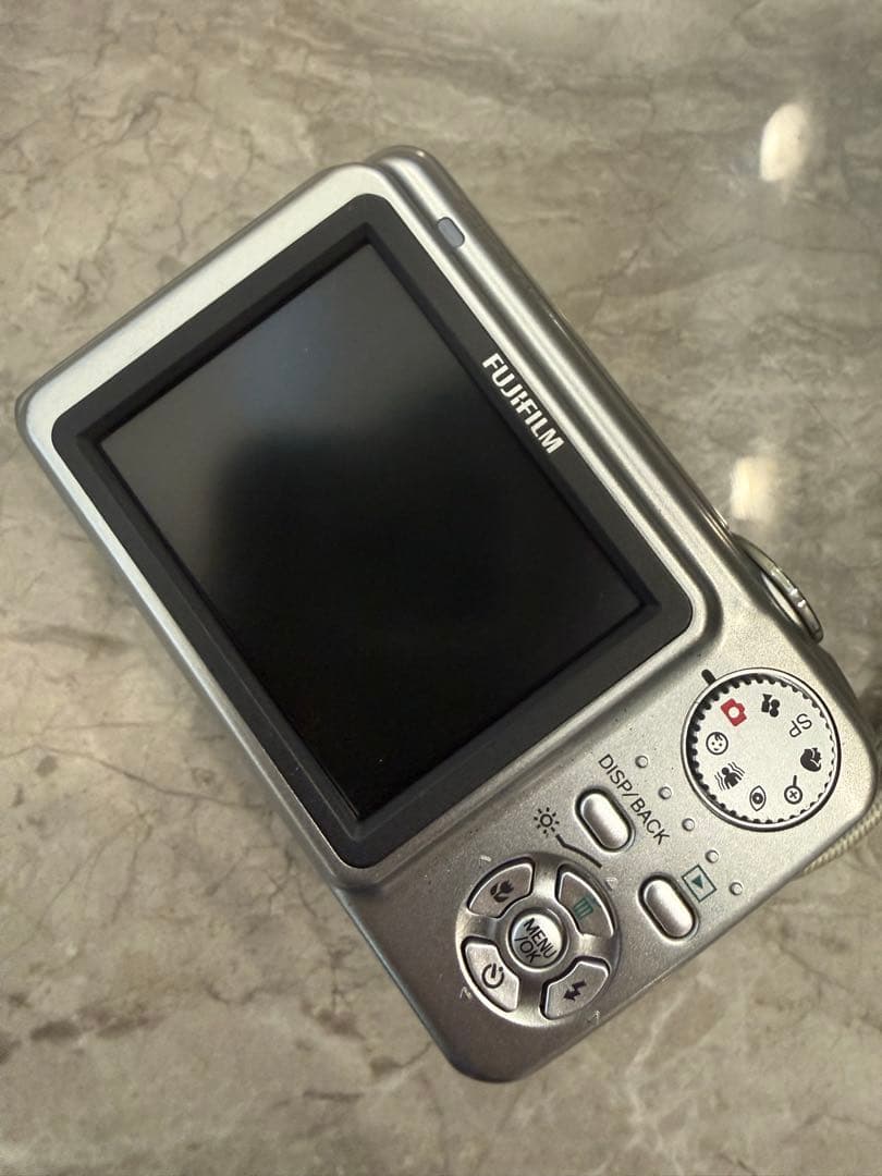 美品！即発送！FUJIFILM Finepix A800 デジタルカメラ
