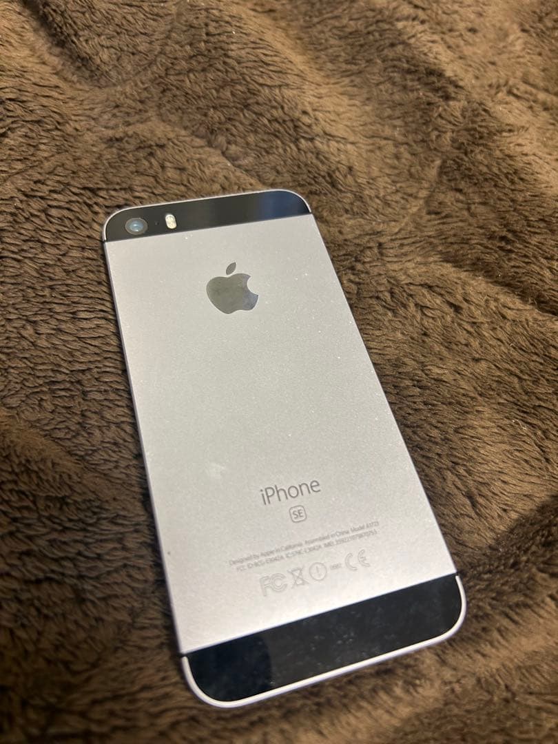 iPhone SE シルバー