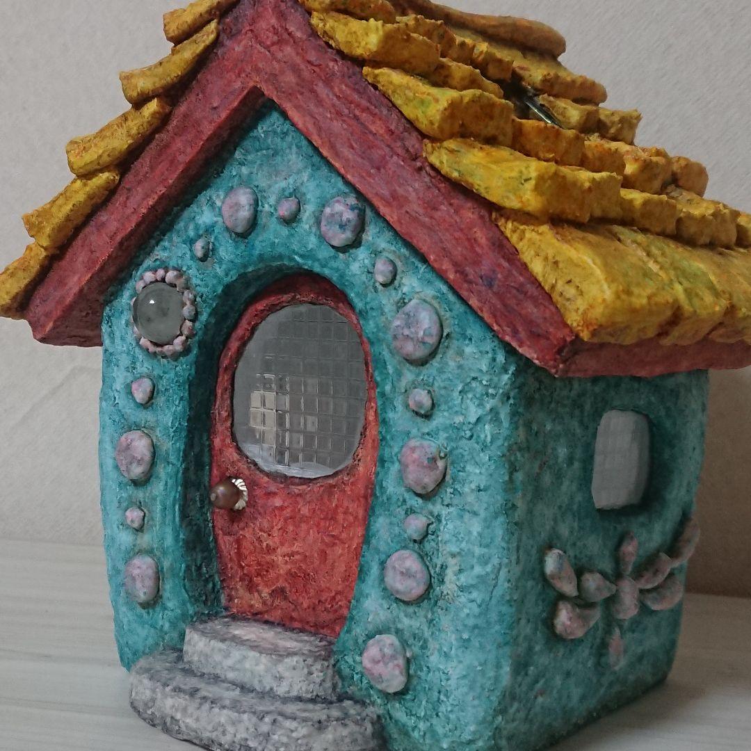 ソーラーライト　ころんとしたモルタルハウス