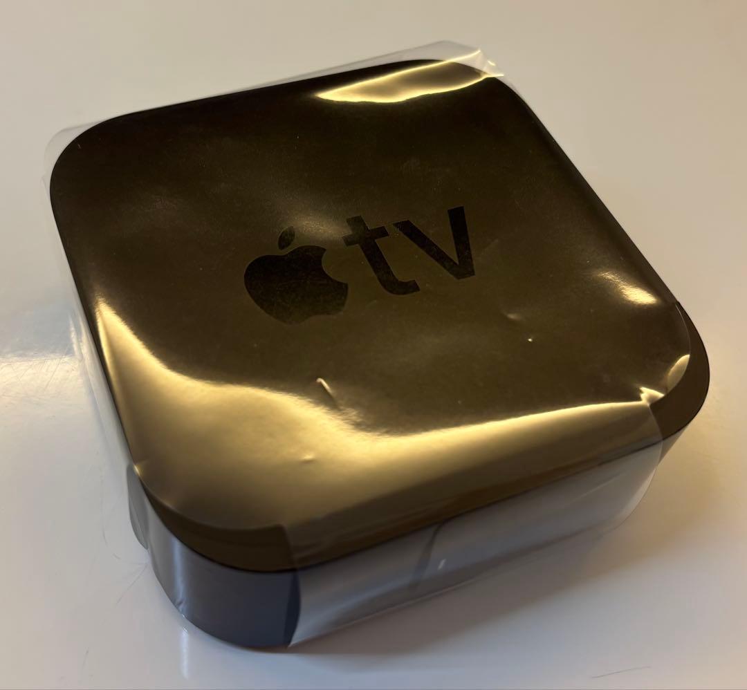 Apple TV 4K 本体とリモコン