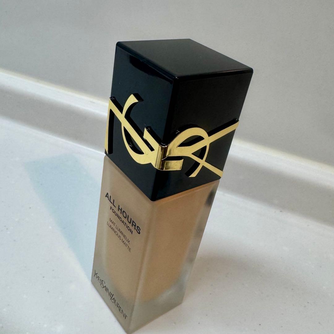 Yves Saint Laurent オールアワーズリキッドグロウLC1