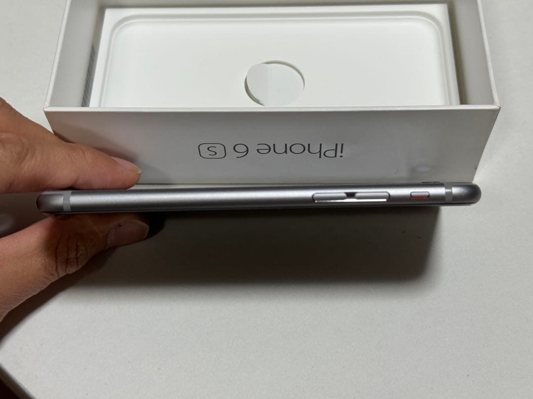 Apple iPhone 6s スペースグレー 本体