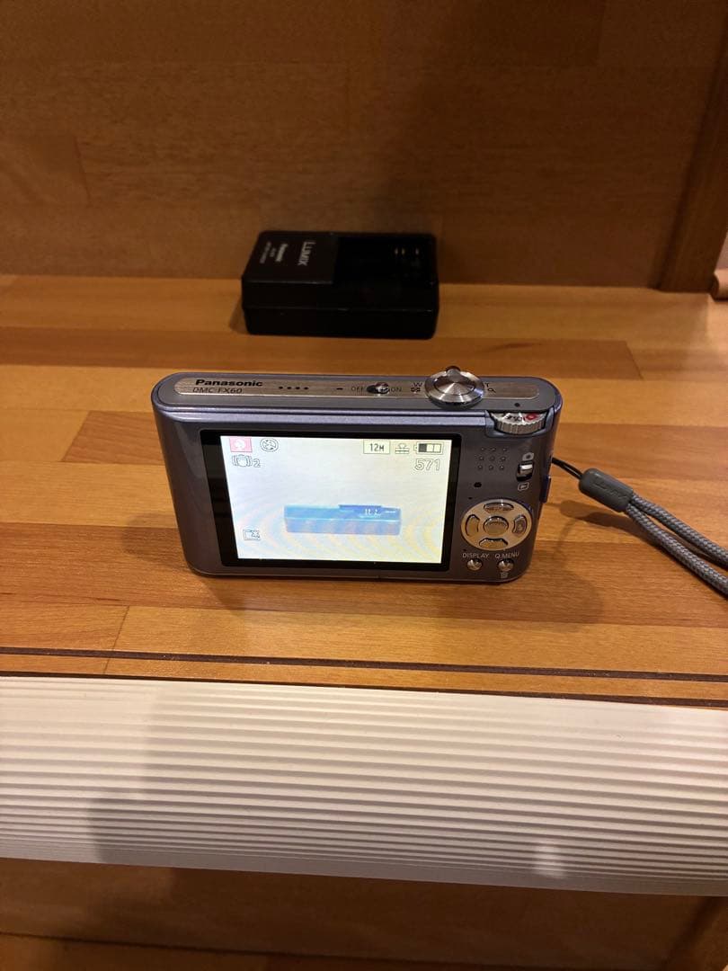 LUMIX DMC-FX60 デジタルカメラ　値下中