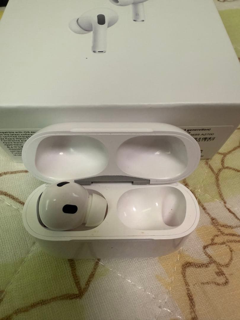 AirPods Pro 第二世代　ライトニング 本体【右イヤホンなし】