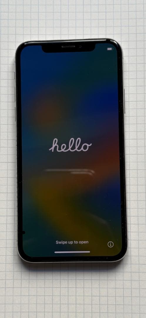 Apple iPhone X シルバー 64GB (スクリンにスポット)