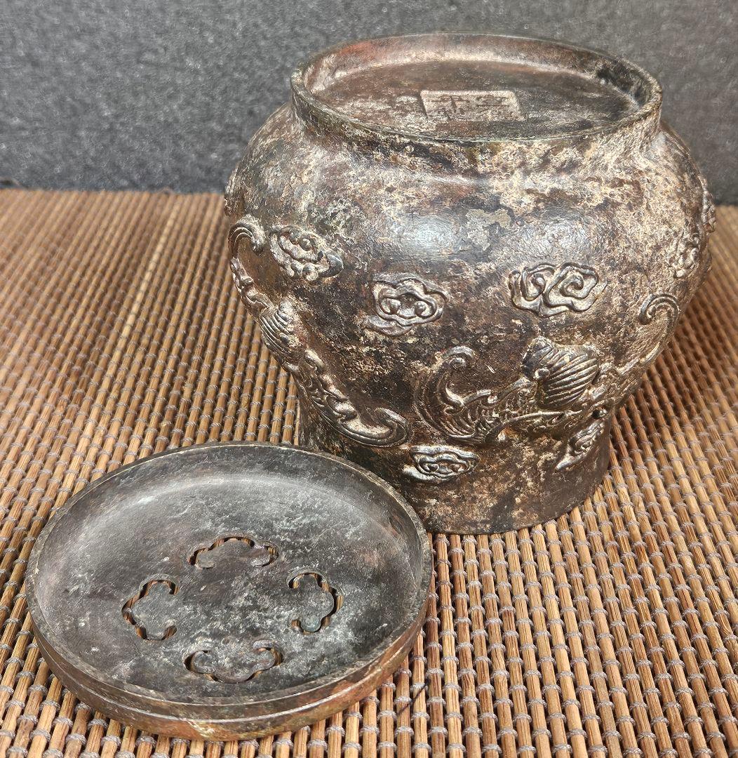 中国古美術　中国古銅　宣徳年製銘　銅製　古銅唐金　陽刻浮彫　蝙蝠に雲錦図　香炉