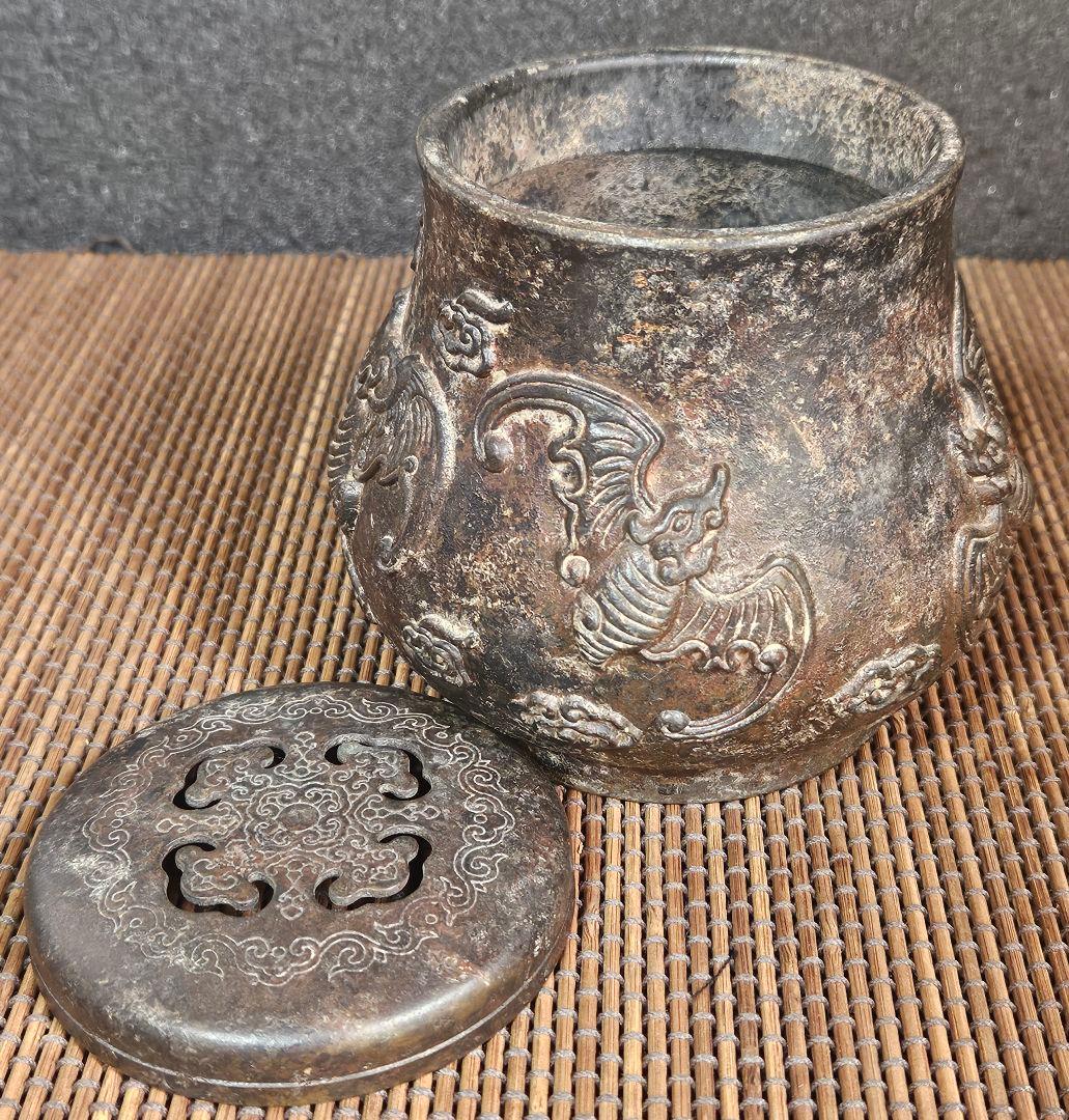 中国古美術　中国古銅　宣徳年製銘　銅製　古銅唐金　陽刻浮彫　蝙蝠に雲錦図　香炉