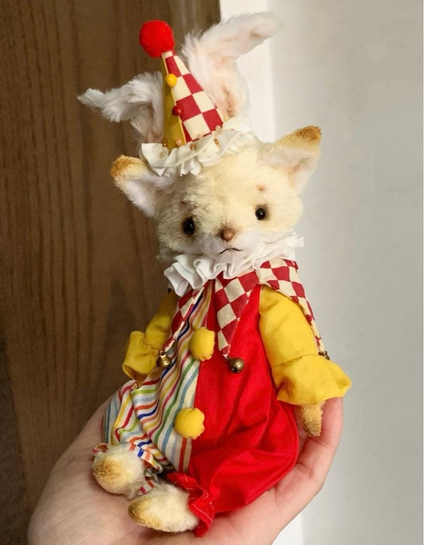 かわいいサーカス白狐 ぬいぐるみ アーティストベア 海外作家様 ハンドメイド