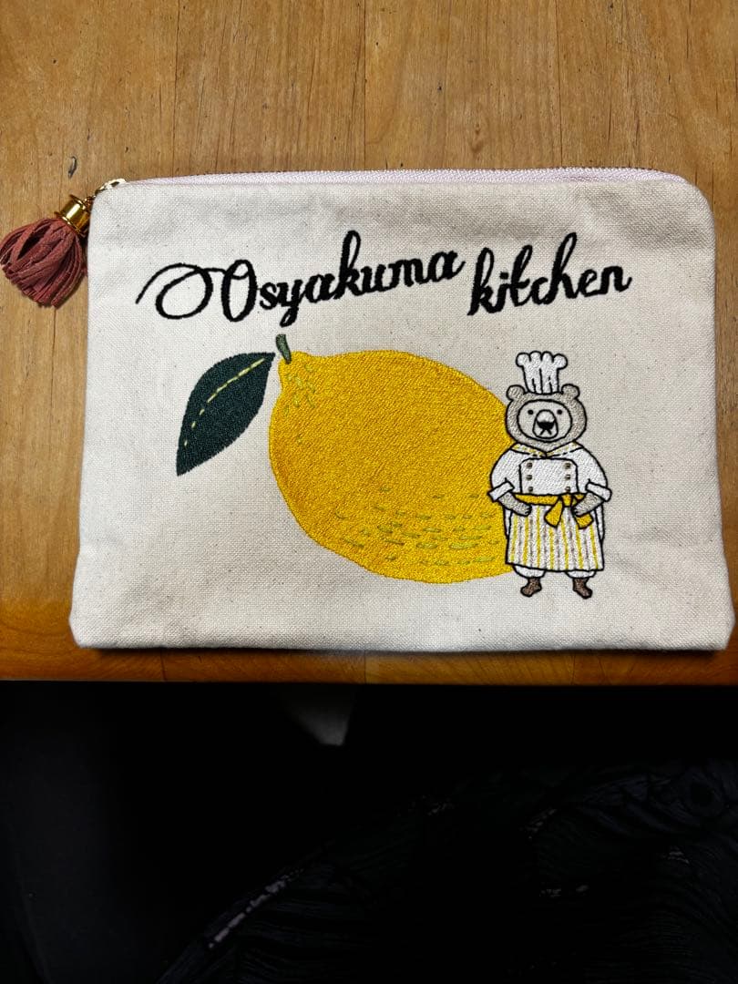 osyakuma iwashi 刺繍作家　刺繍ポーチ　オシャクマ　ブローチ