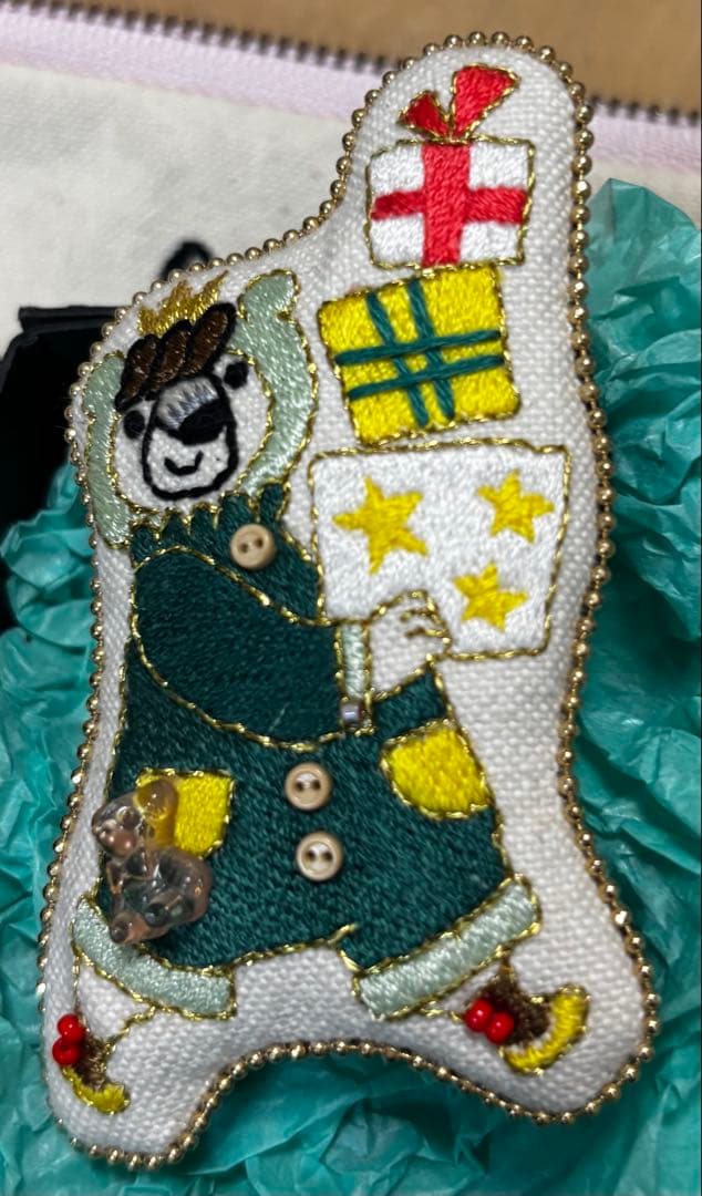 osyakuma iwashi 刺繍作家　刺繍ポーチ　オシャクマ　ブローチ