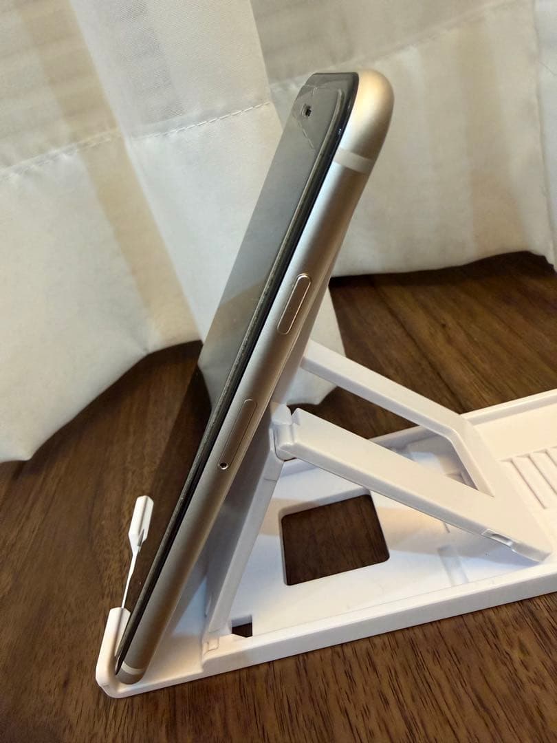 iPhone se 第3世代　64GB 美品　スターライト