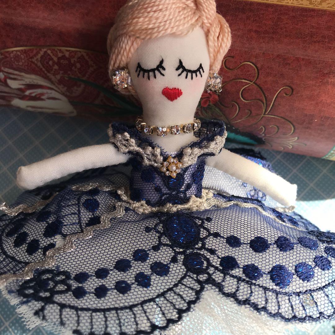 チュチュルルベちゃん　襟元などに　小さいけど豪華で綺麗なパーツ　バレリーナ