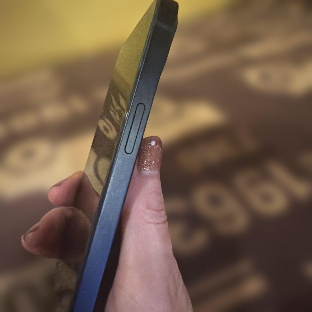 Apple iPhone 13 ミッドナイト　ケース付