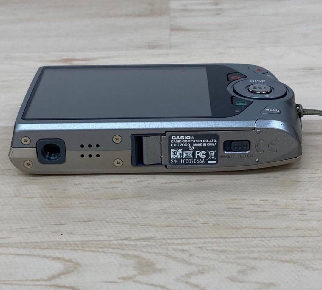 CASIO EXILIM EX-Z2000 コンパクトデジタルカメラ シルバー