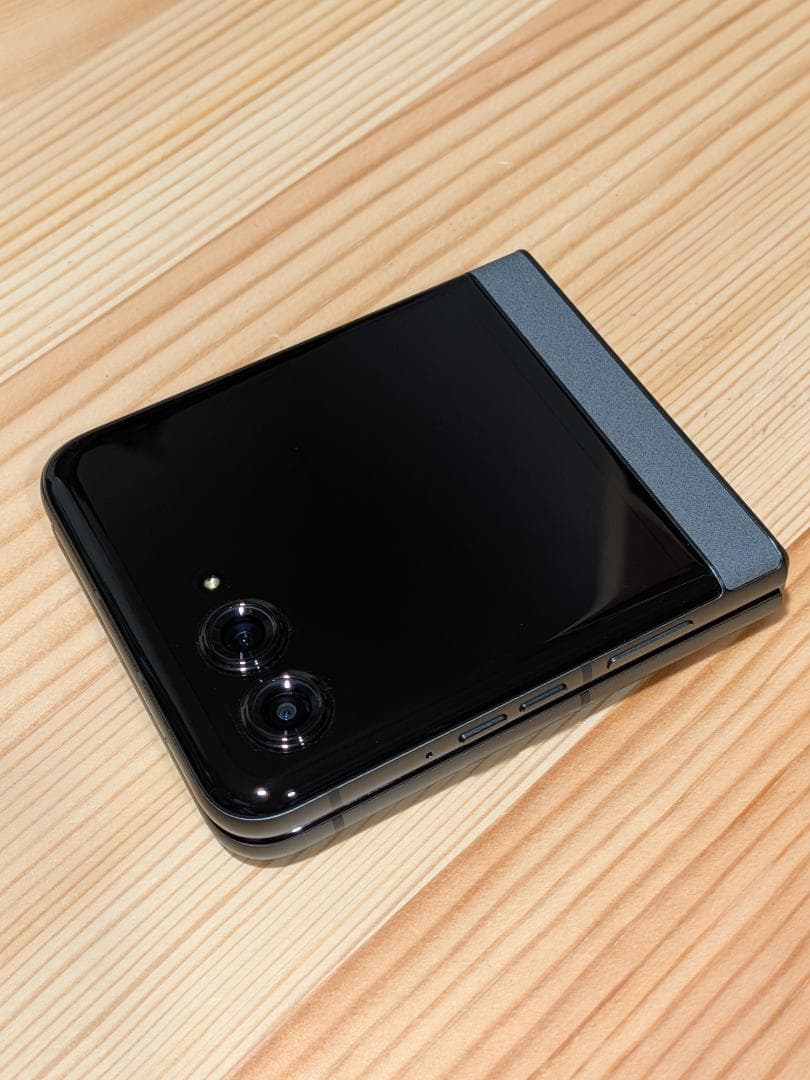 motorola razr 50 SIMフリー + Clicks キーボード