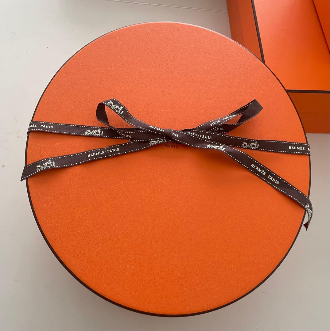 【HERMES 】ギフトボックス ＊大中小楕円・４個＋エルメスリボン