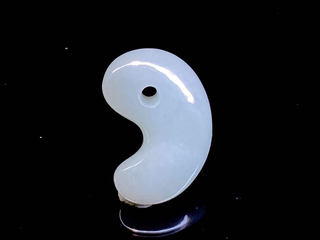 ✳極上選別品‼️糸魚川翡翠*氷勾玉　最上位の高品質　コレクションレベル　鑑別書付‼️