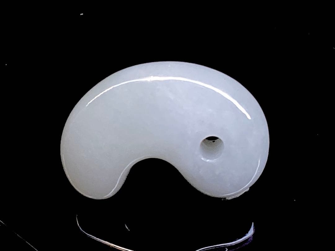 ✳極上選別品‼️糸魚川翡翠*氷勾玉　最上位の高品質　コレクションレベル　鑑別書付‼️