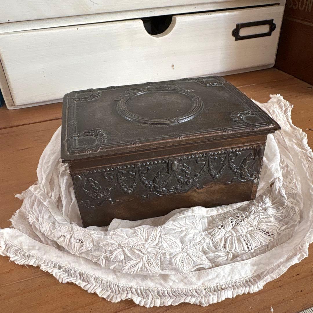 フランスアンティーク　小物入れ