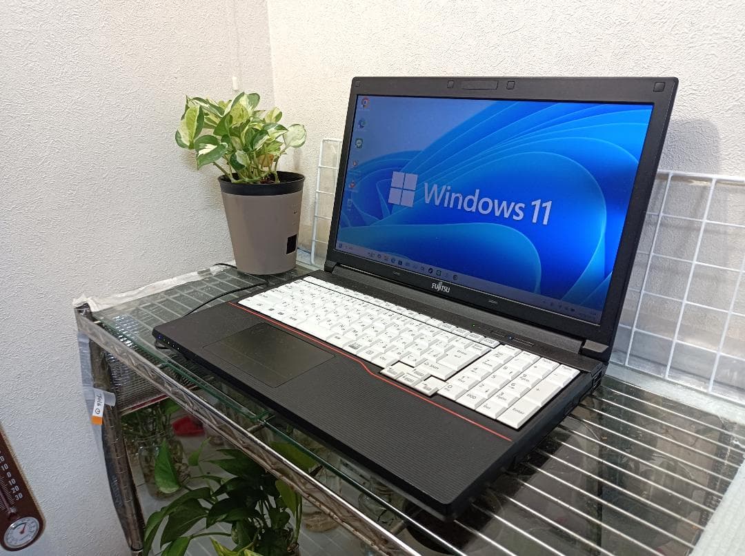 富士通 FUTRO Windows 11  64 bit 本体